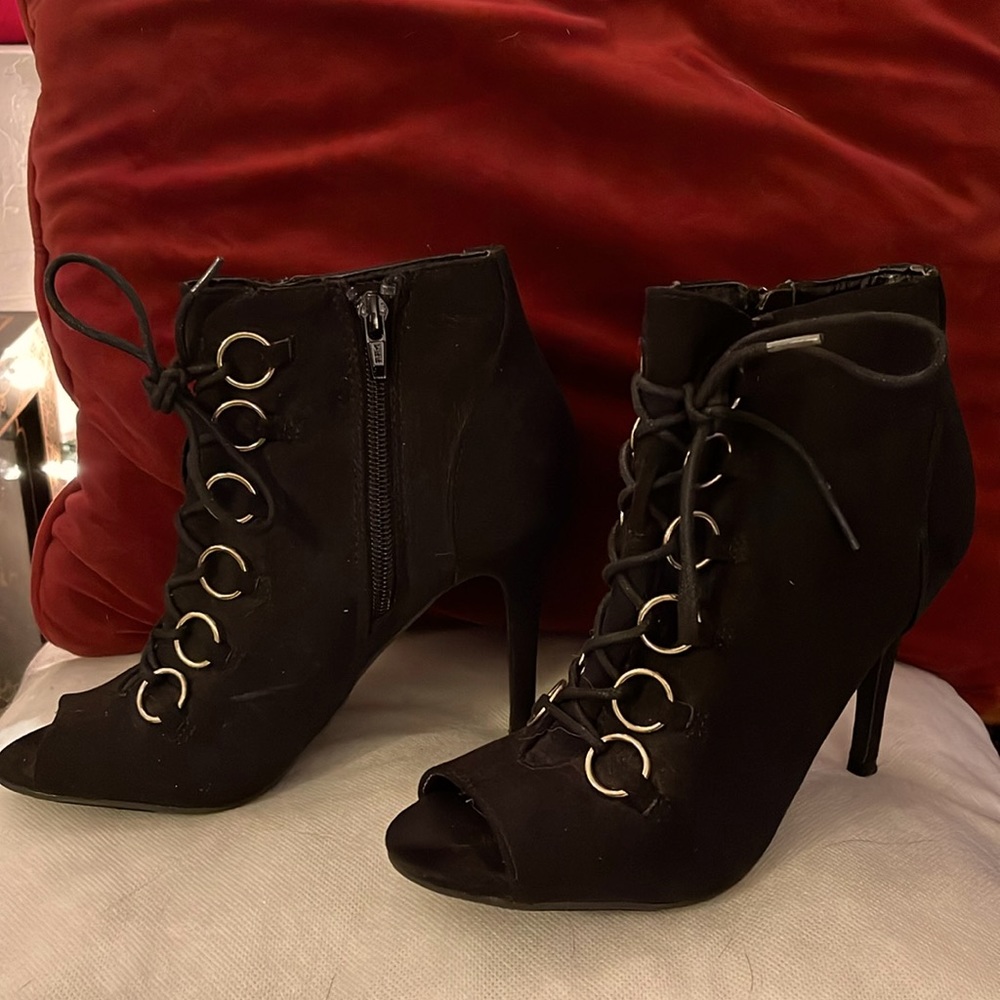 Suede black ankle boot. Pre loved and in very good condition.